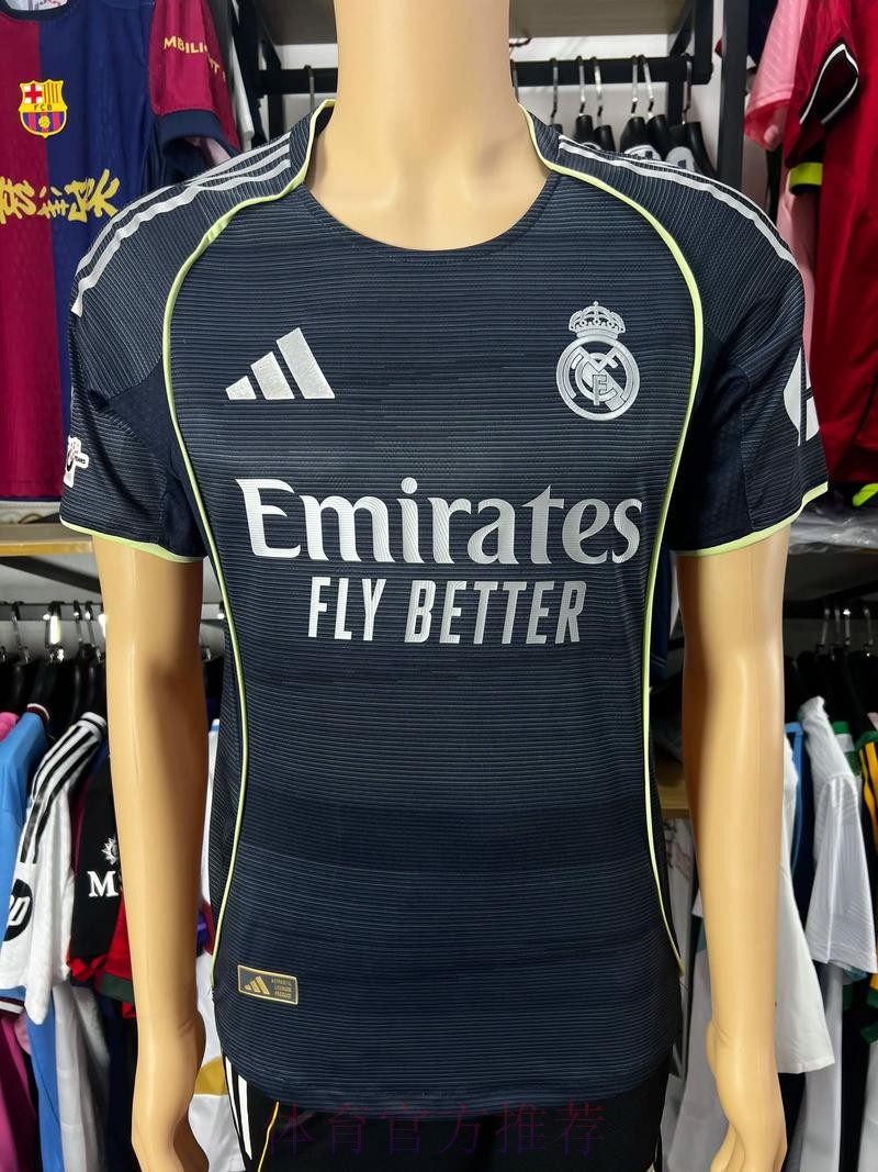 姆巴佩亮相细节:身披9号球衣 多位名宿惊喜助阵